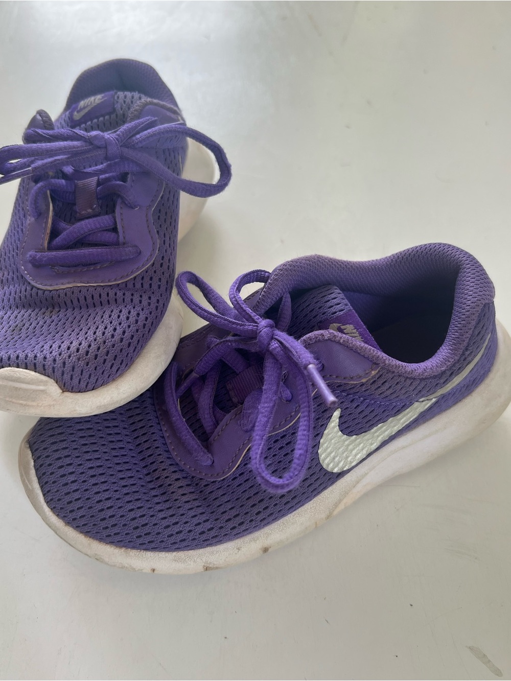 Nike Tanjun Kids tennis shoes (purple)